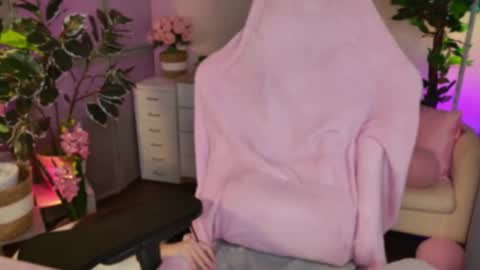 Nicole Online at about after 1000  6  UK time or 900  - 500  UK time it approximate time interval online show from 09-29-25, 03:11