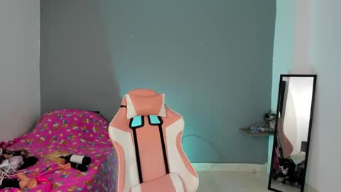 Snapshot of nicol_jone chatting on 01-12-25, 05:24 Nicol sanchez online show from 01-12-25, 05:24