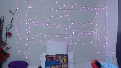 Snapshot of nicol_love0 chatting on 02-13-25, 06:05 Nicol online show from 02-13-25, 06:05