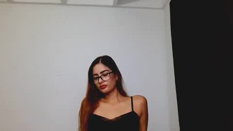 Snapshot of nicol_xx1 chatting on 02-18-26, 12:39 Nicol online show from 02-18-26, 12:39