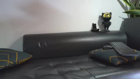 Nicolas online show from 11-22-25, 07:46