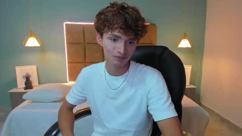 nicolasferrer18 online show from 10-29-25, 09:05