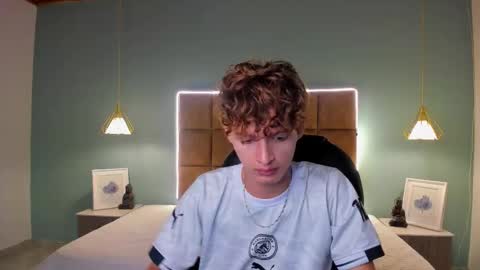 nicolasferrer18 online show from 11-19-25, 07:36