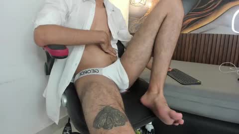 nicolasfine online show from 10-30-25, 06:52