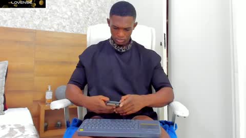 Nicolas online show from 12-12-24, 12:44