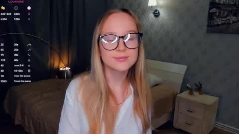 Snapshot of nicolavanderbie chatting on 10-28-25, 06:32 Nicoletta online show from 10-28-25, 06:32