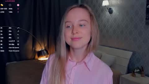 Snapshot of nicolavanderbie chatting on 11-11-25, 06:30 Nicoletta online show from 11-11-25, 06:30