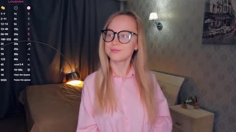 Snapshot of nicolavanderbie chatting on 11-12-25, 06:08 Nicoletta online show from 11-12-25, 06:08