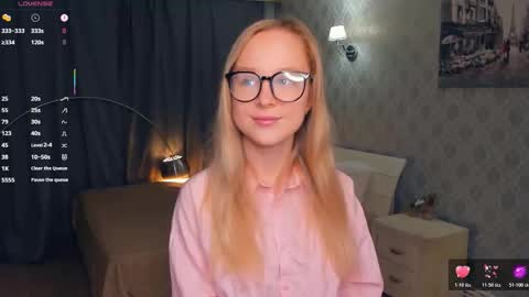 Snapshot of nicolavanderbie chatting on 11-18-25, 05:28 Nicoletta online show from 11-18-25, 05:28