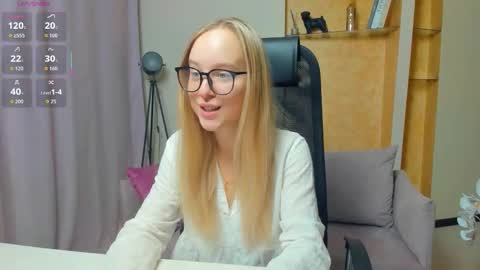 Snapshot of nicolavanderbie chatting on 11-23-25, 07:24 Nicoletta online show from 11-23-25, 07:24