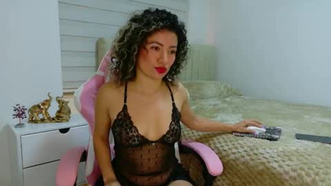 Snapshot of nicolblossom_ chatting on 09-12-25, 02:28 Nicol  online show from 09-12-25, 02:28