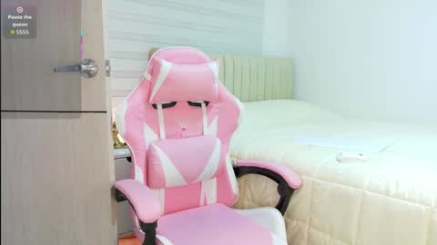 Snapshot of nicolblossom_ chatting on 10-06-25, 04:04 Nicol  online show from 10-06-25, 04:04