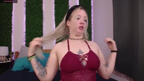 Snapshot of nicole__aniston__ chatting on 01-19-25, 07:15 Nicole online show from 01-19-25, 07:15