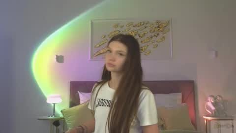 Nicole online show from 10-20-25, 09:04