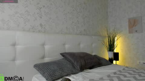 GMT7TueWedThSu 0300am-0900am. Sa 1000am-0400pm online show from 09-11-25, 09:04