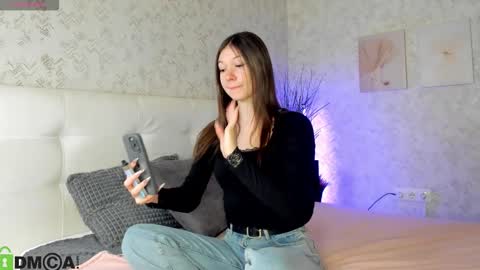 GMT7TueWedThSu 0300am-0900am. Sa 1000am-0400pm online show from 09-30-25, 09:20