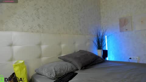 GMT7TueWedThSu 0300am-0900am. Sa 1000am-0400pm online show from 10-14-25, 08:20