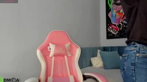 GMT7TueWedThSu 0300am-0900am. Sa 1000am-0400pm online show from 12-15-25, 12:04