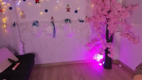 Snapshot of nicole_diaz7 chatting on 12-18-25, 01:06 nicole_diaz7 online show from 12-18-25, 01:06