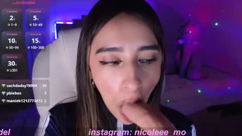 Snapshot of nicole_edwards chatting on 09-23-25, 12:46 Nicole online show from 09-23-25, 12:46