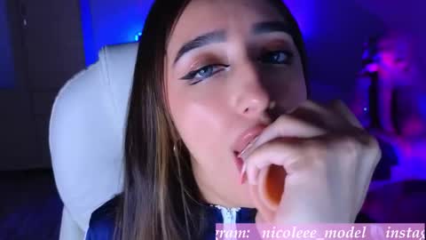 Snapshot of nicole_edwards chatting on 10-23-25, 04:01 Nicole online show from 10-23-25, 04:01