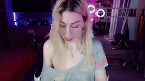 Nicole online show from 12-13-25, 11:54