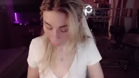 Nicole online show from 06-11-26, 06:33