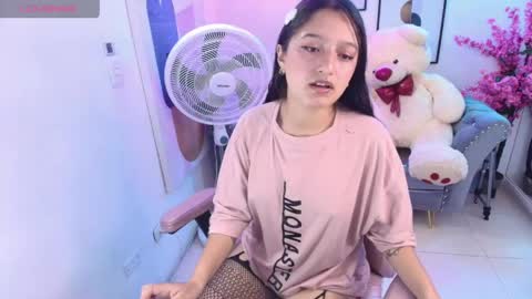 NICOLE.  online show from 06-10-26, 03:07