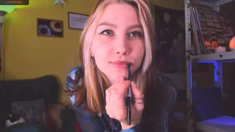 Nicole online show from 10-15-25, 02:44