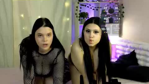 My name is Nicole. I m completely new here online show from 09-25-25, 12:53