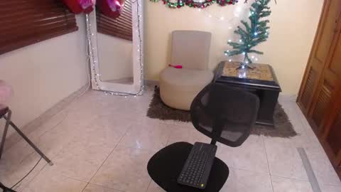 Nicole Santana online show from 12-02-25, 08:37