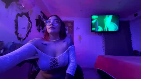 Nicole online show from 04-25-26, 05:32