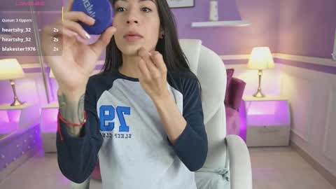 Nicole Crawft online show from 10-06-25, 07:33