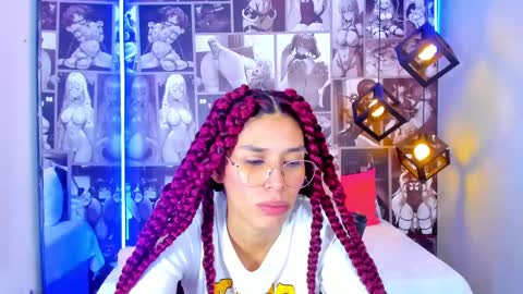 N i c o l e  online show from 01-08-25, 01:41