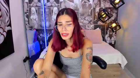 N i c o l e  online show from 01-11-25, 02:04