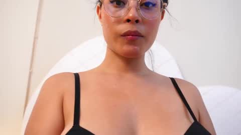 Nicol Flores  GMT-5 1530-2200  online show from 09-17-25, 08:21