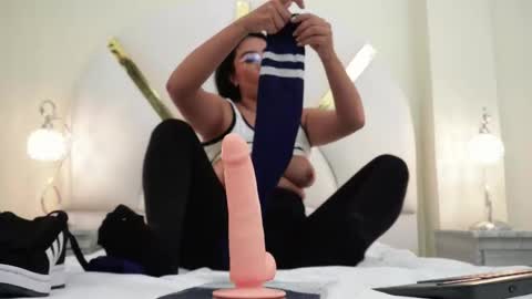 Nicol Flores  GMT-5 1530-2200  online show from 11-20-25, 06:07