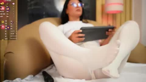 Nicol Flores  GMT-5 1530-2200  online show from 12-14-25, 01:16