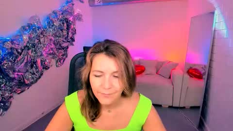 nicolehits online show from 10-12-25, 05:17