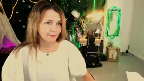 Snapshot of nicolehits chatting on 05-06-26, 01:16 nicolehits online show from 05-06-26, 01:16