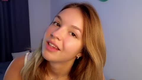 Snapshot of nicolelevis chatting on 05-17-26, 07:32 Nicole online show from 05-17-26, 07:32