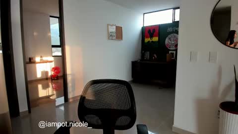 Snapshot of nicolemanson chatting on 03-03-25, 10:31 Nicole Manson online show from 03-03-25, 10:31