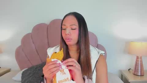 NICOLE online show from 11-18-25, 12:42