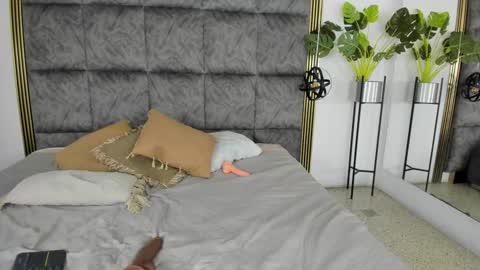 Snapshot of nicolesteelee chatting on 01-26-25, 12:16 Nicole online show from 01-26-25, 12:16