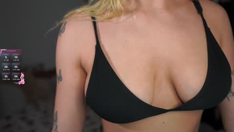 Snapshot of nicolette__shea_ chatting on 12-05-24, 05:17 nicolette__shea_ online show from 12-05-24, 05:17