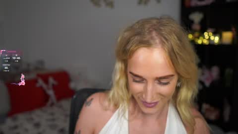 Snapshot of nicolette__shea_ chatting on 12-19-24, 05:18 nicolette__shea_ online show from 12-19-24, 05:18