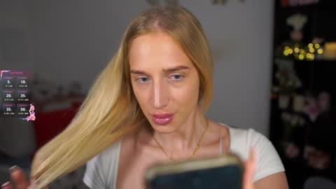 Snapshot of nicolette__shea_ chatting on 12-31-24, 08:04 nicolette__shea_ online show from 12-31-24, 08:04