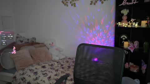 Snapshot of nicolette__shea_ chatting on 01-25-25, 12:26 nicolette__shea_ online show from 01-25-25, 12:26