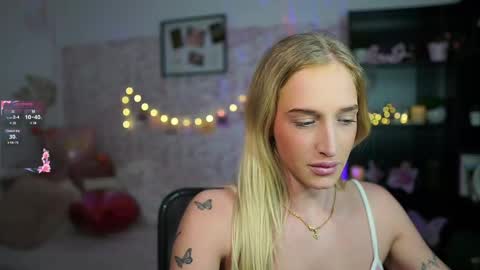 Snapshot of nicolette__shea_ chatting on 02-11-25, 05:18 nicolette__shea_ online show from 02-11-25, 05:18