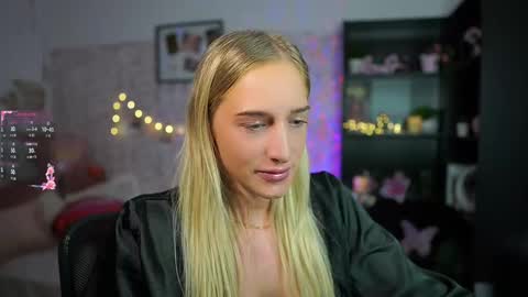 Snapshot of nicolette__shea_ chatting on 02-14-25, 09:03 nicolette__shea_ online show from 02-14-25, 09:03